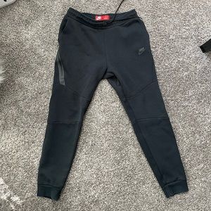 Nike Slim Fit Black tech fleece Joggers - Size Medium